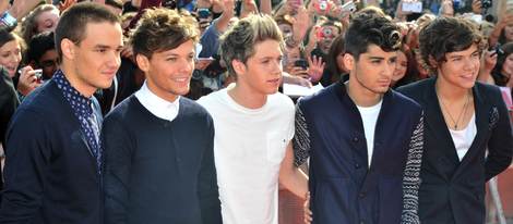 One Direction en la llegada a los Teen Awards 2012