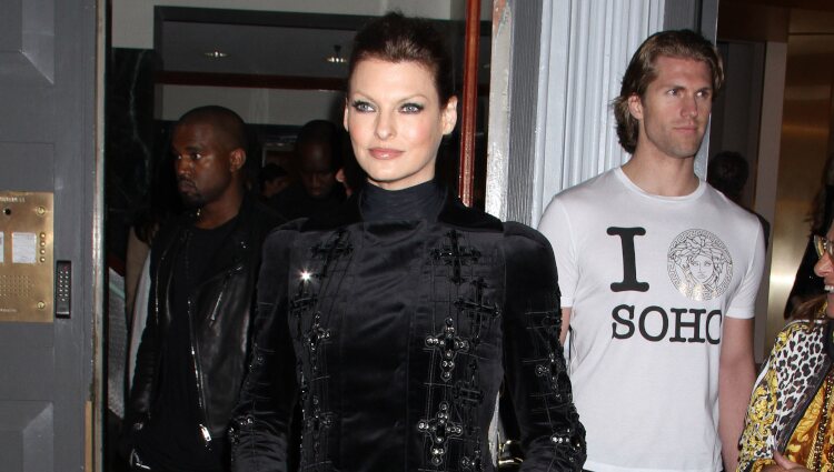Linda Evangelista en la fiesta de inauguración de una tienda de Versace en Nueva York