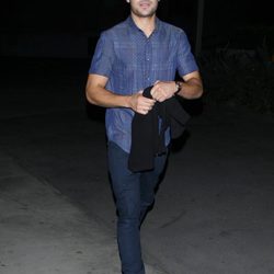 Zac Efron en un partido de la NBA de Los Lakers