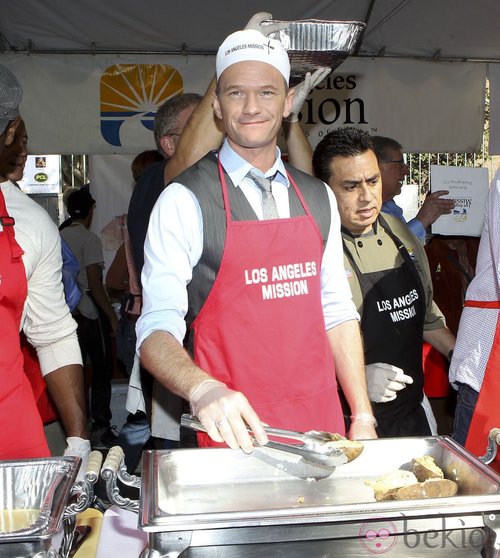 Neil Patrick Harris, solidario en Acción de Gracias 2012