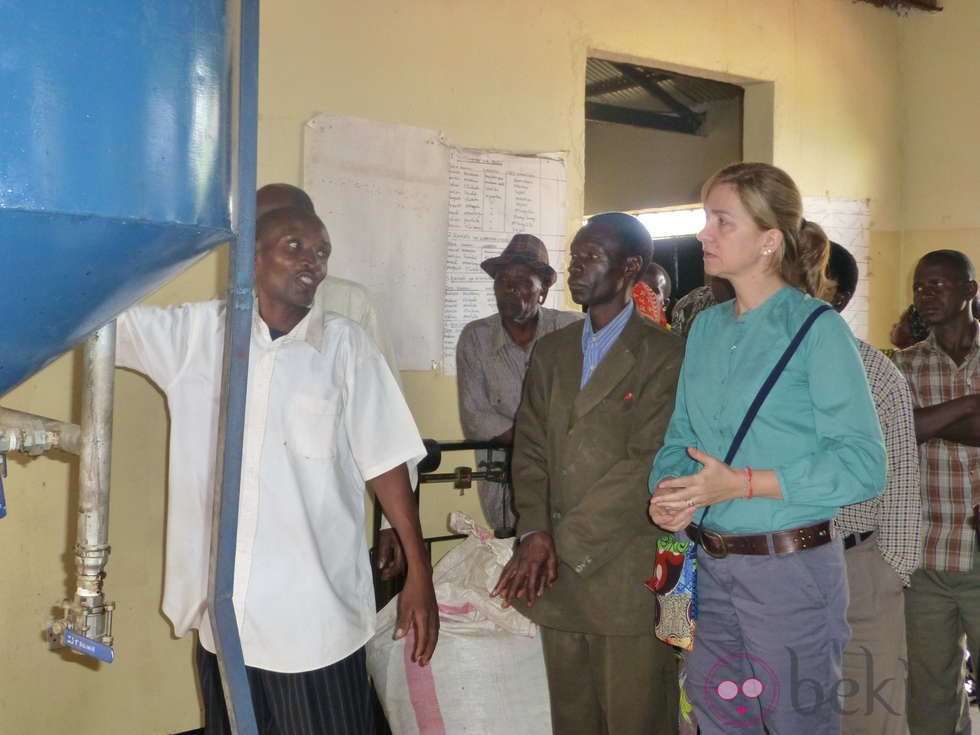 La Infanta Cristina en una visita a Tanzania con la Fundación La Caixa