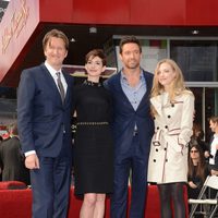 Tom Hooper, Anne Hathaway, Hugh Jackman y Amanda Seyfried en el Paseo de la Fama