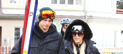 River Viiperi y Paris Hilton esquiando en Aspe, Colorado