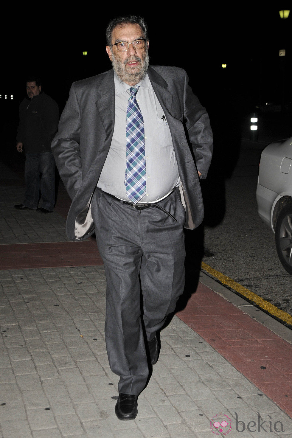 Enrique González Macho en la capilla ardiente de Fernando Guillén