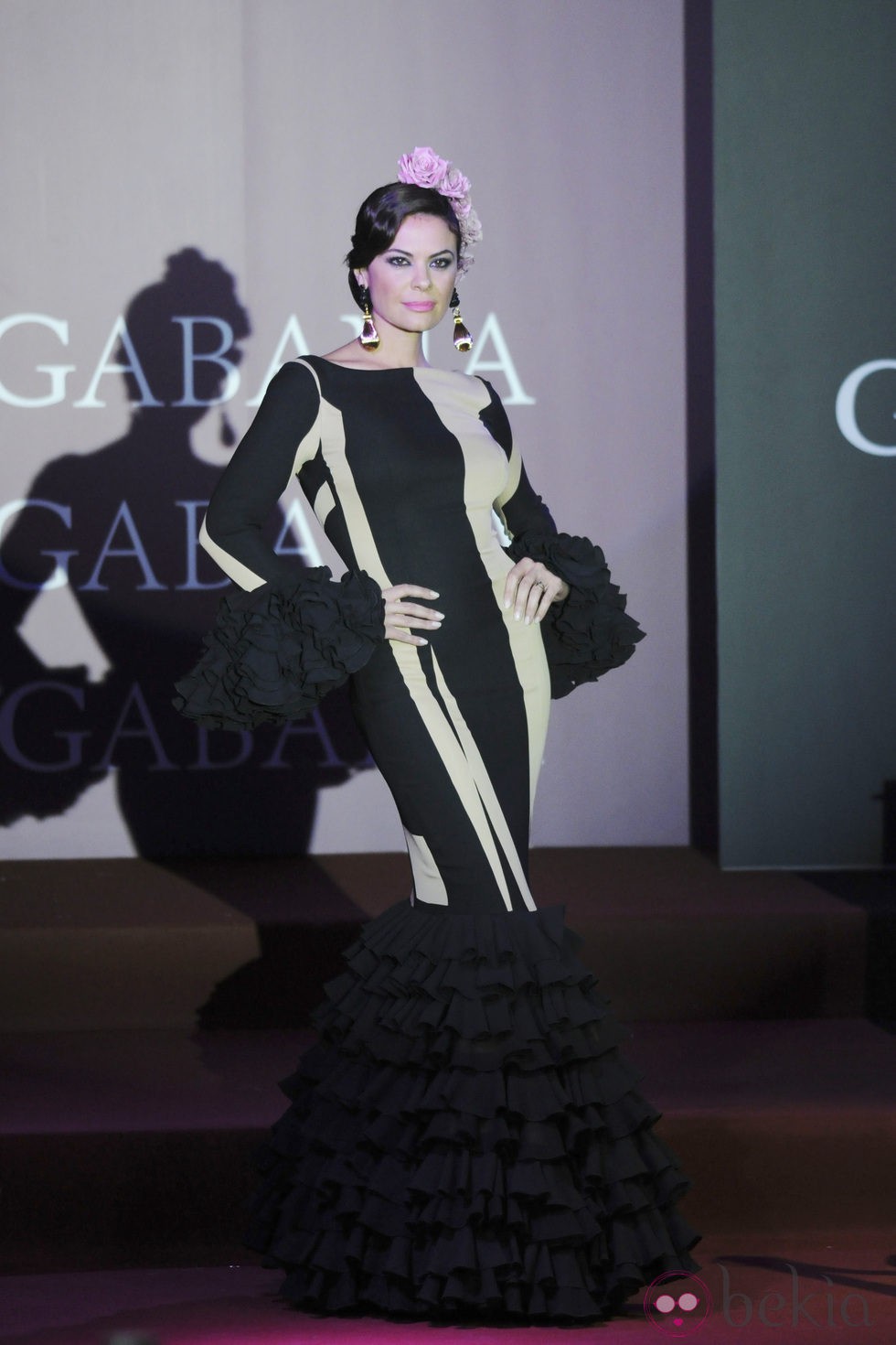 María José Suárez participa en un desfile de moda flamenca en Madrid