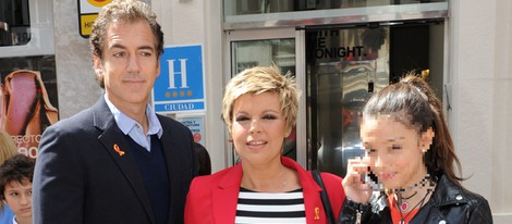Terelu Campos con Carlos Pombo y su hija Alejandra en la Semana Santa de Málaga 2013