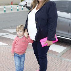 Caritina Goyanes junto a su hijo Pedro en la entrega de los Premios Telva Niños 2013