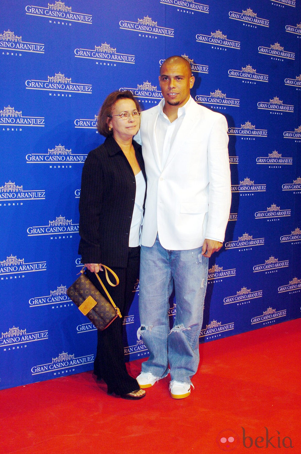 Ronaldo Nazario y su madre Sonia