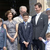 Nicolás de Dinamarca con sus padres en su confirmación