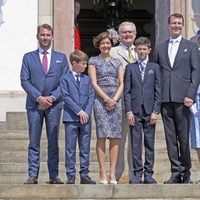 Alexandra Manley y Martin Jørgensen y la Familia Real Danesa en la confirmación del Príncipe Nicolás de Dinamarca