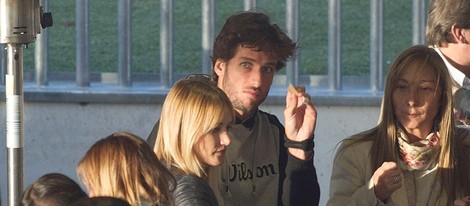 Feliciano López y Alba Carrillo tomando algo en un partido benéfico de pádel en Madrid