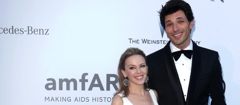 Kylie Minogue y Andrés Velencoso en la gala amfAR del Festival de Cannes 2013