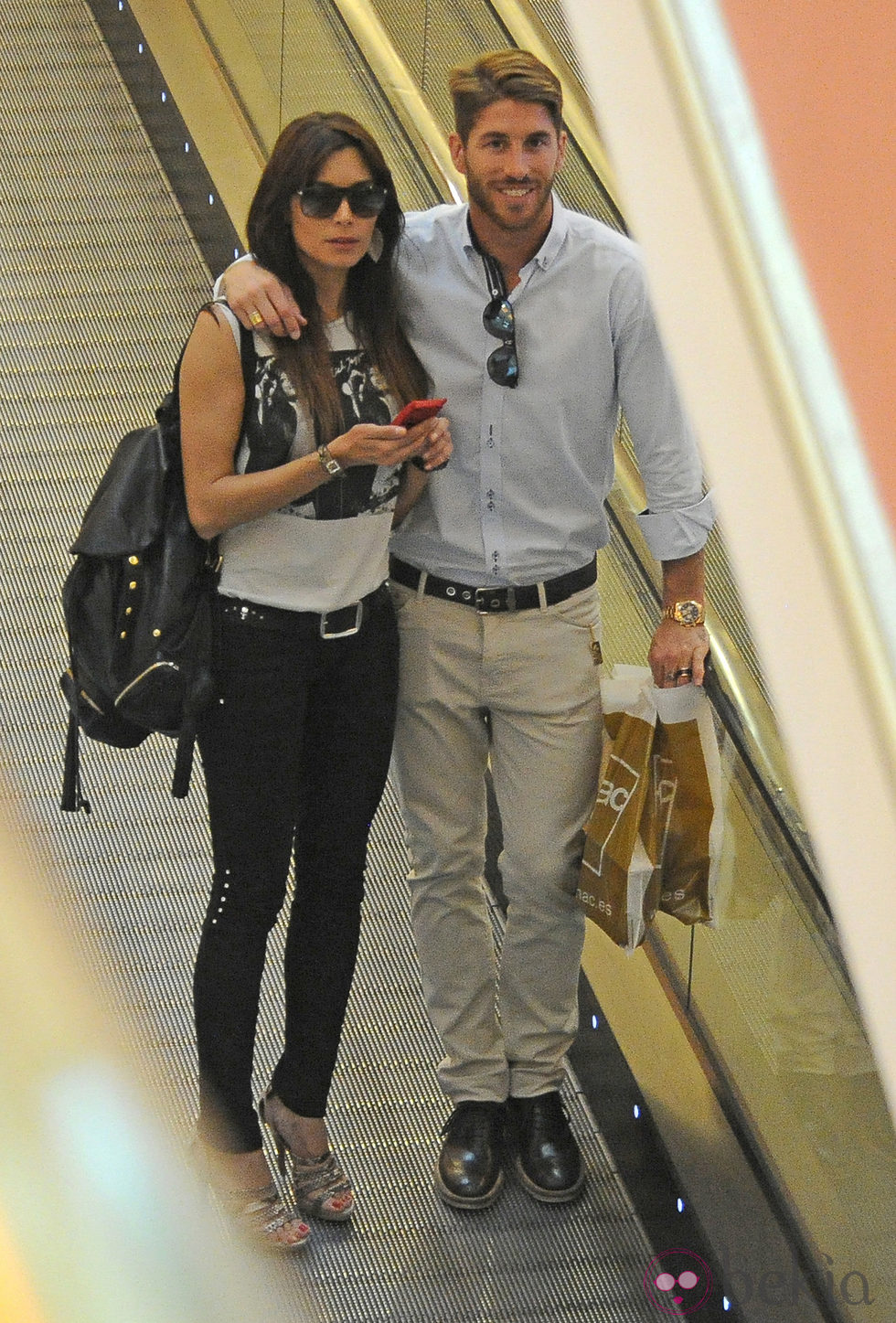 Pilar Rubio y Sergio Ramos en un centro comercial de Madrid