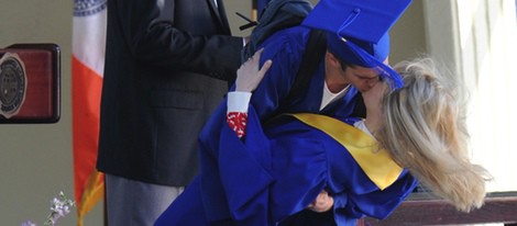 Emma Stone y Andrew Garfield se dan un beso de película en 'The Amazing Spiderman 2'