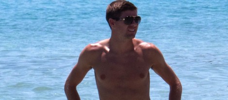Steven Gerrard con el torso desnudo en Ibiza