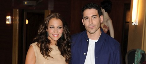 Paula Echevarría y Miguel Ángel Silvestre posando juntos en la presentación de 'Velvet'