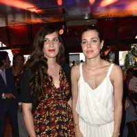 Tatiana Santo Domingo y Carlota Casiraghi en una fiesta en París
