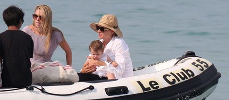 Uma Thurman cuidando de su hija Luna durante sus vacaciones en Francia
