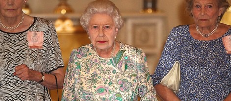 La Reina Isabel II tras el nacimiento de su bisnieto el Príncipe Jorge de Cambridge