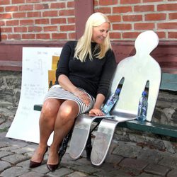 Mette-Marit de Noruega en la inauguración de un parque de esculturas infantiles