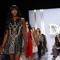 Naomi Campbell en el desfile primavera/verano 2014 de Diane von Furstenberg en la Semana de la Moda de Nueva York