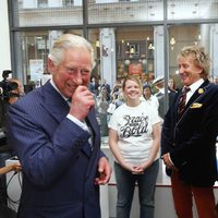 El Príncipe Carlos, Rod Stewart y Penny Lancaster en la inauguración de la tienda Tomorrow's Store