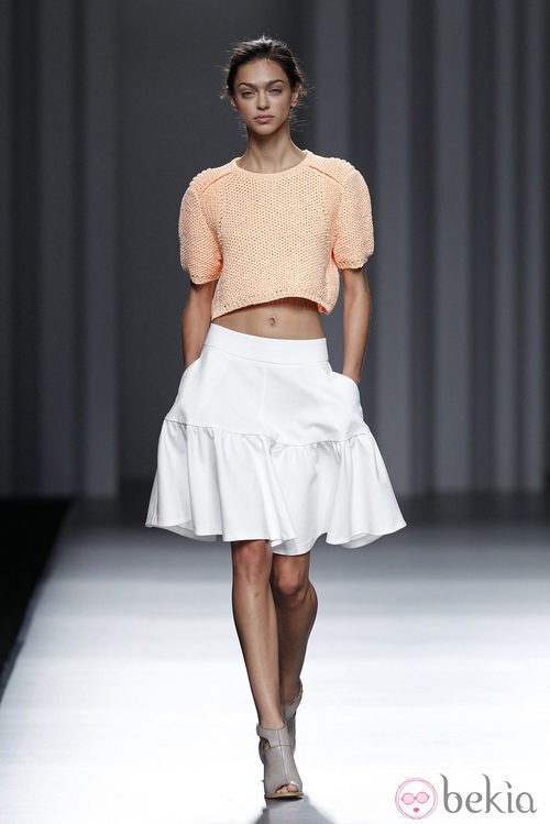 Crop top melocotón de la colección primavera/verano 2014 de Sita Murt en Madrid Fashion Week