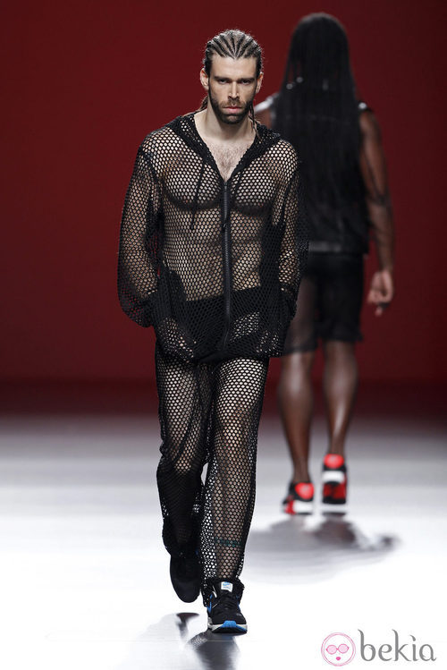 Mono de vestir de rejilla de la colección primavera/verano 2014 de María Escoté en Madrid Fashion Week