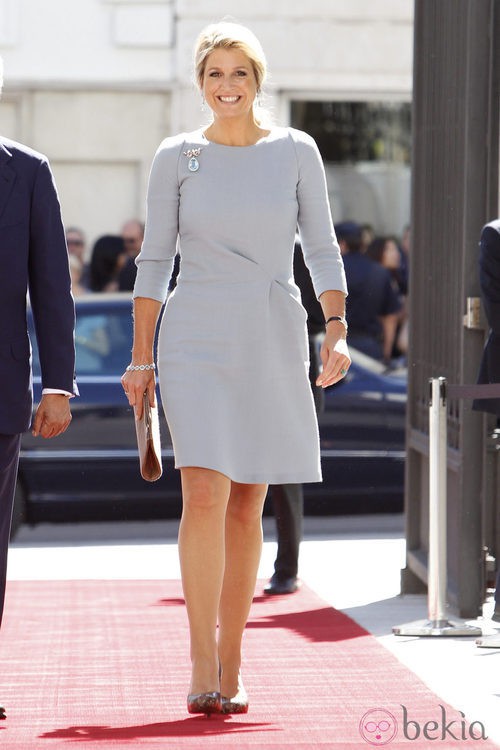 La Reina Máxima de Holanda con un vestido celeste en Madrid