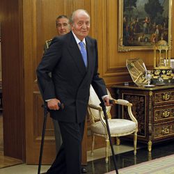 El Rey Juan Carlos el día previo a su operación de cadera para eliminar una infección
