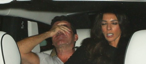 Simon Cowell celebrando con Terry Seymour su 54 cumpleaños