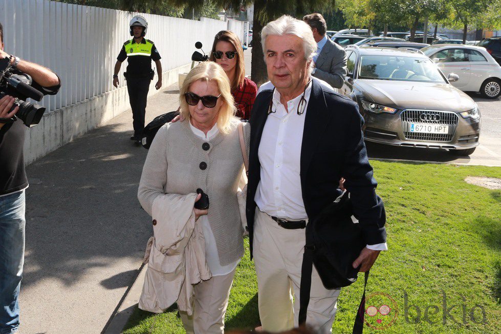 Emilio de Villota e Isabel Comba llegan a Sevilla tras la muerte de María de Villota