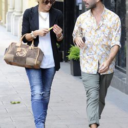 Luján Argüelles y Pedriño de paseo por Madrid