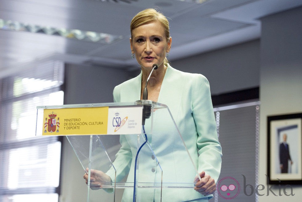 Cristina Cifuentes reaparece tras el accidente de tráfico sufrido dos meses antes