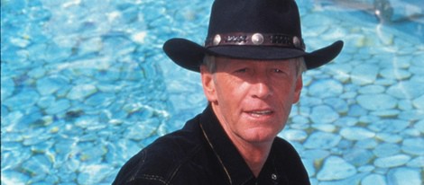 Paul Hogan con su sombrero de Cocodrilo Dundee