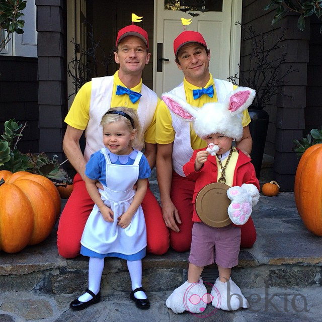 Neil Patrick Harris y su familia se disfrazan de Alicia en el País de las Maravillas