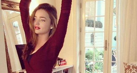 Miranda Kerr haciendo ballet en su casa