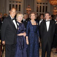 Óscar de la Renta, Hillary Clinton, la Reina Sofía y Antonio Banderas en la entrega de las Medallas de Oro del Queen Sofía Spanish Institute