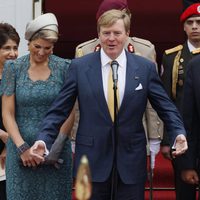 Guillermo y Máxima de Holanda con el presidente de Venezuela Nicolás Maduro