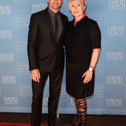 Hugh Jackman reaparece junto a su mujer Deborra-Lee tras anunciar que tiene cáncer
