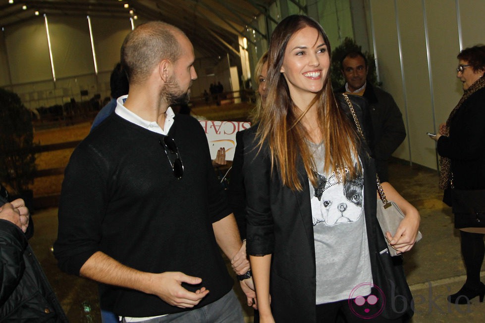 Helen Lindes y Gonzalo Miró tras posar junto a los caballos del SICAB 2013 en Sevilla