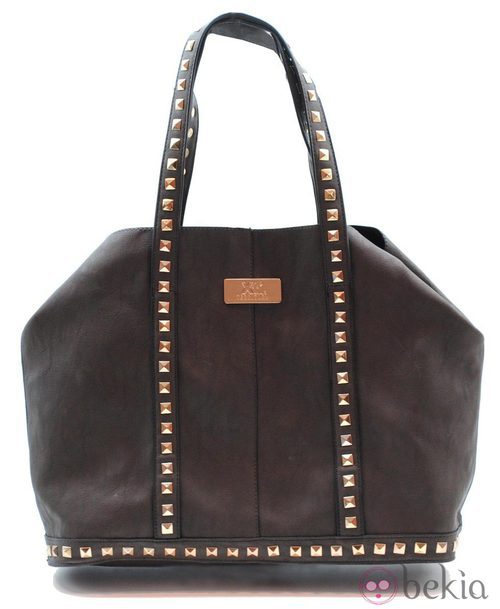 Bolso con tachuelas de la colección otoño/invierno 2013/2014 de Xti