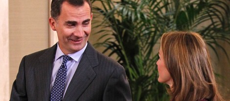 Los Príncipes Felipe y Letizia charlan antes de una audiencia