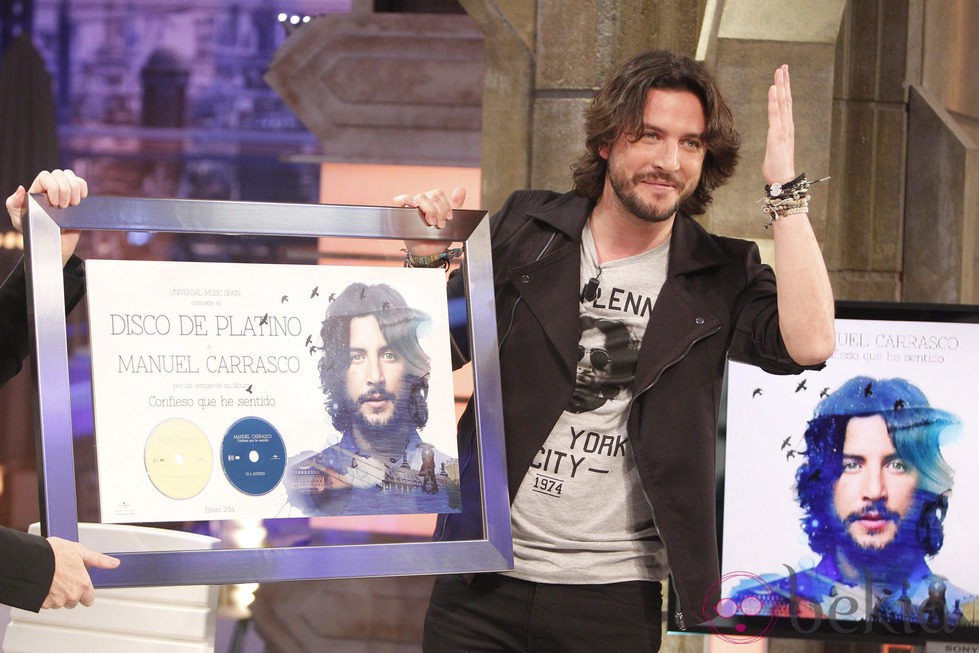 Manuel Carrasco recibe el Disco de Platino en 'El hormiguero'