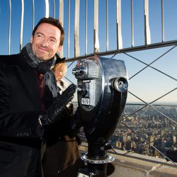 Hugh Jackman y su esposa Deborra-Lee Furness en el Empire State el Día de Australia