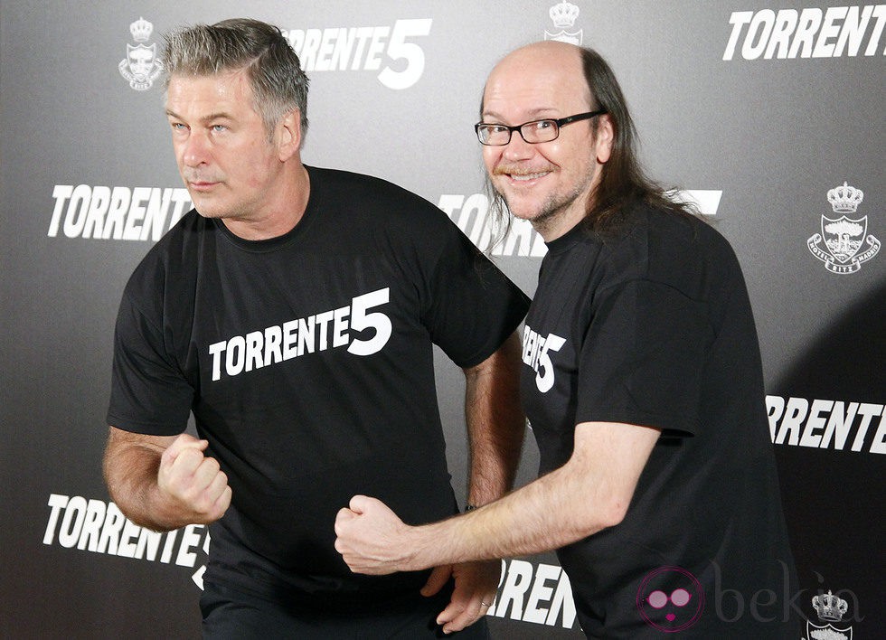 Santiago Segura y Alec Baldwin en la presentación de 'Torrente 5' en Madrid