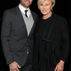 Hugh Jackman y Deborra-Lee Furness en el desfile de DKNY en la Semana de la Moda de Nueva York 2014