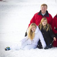 Los Reyes de Holanda y sus hijas en Austria