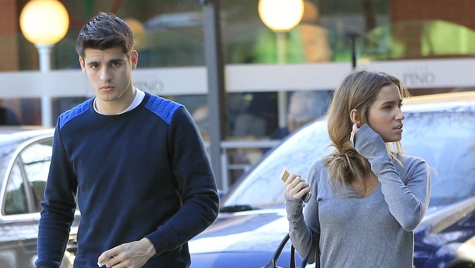Álvaro Morata con su novia María Pombo por las calles de Madrid