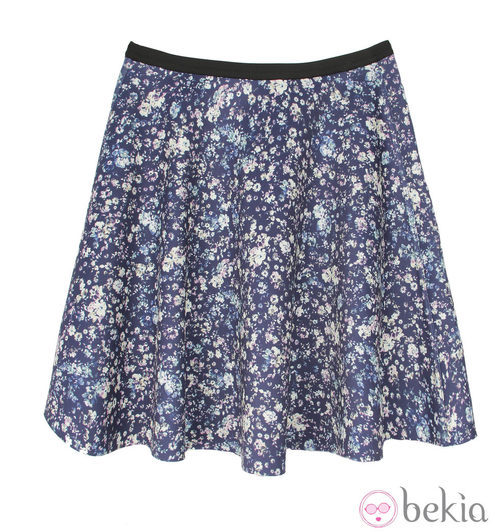 Falda de neopreno reversible de flores de la línea 'Índigo Revolution' de Bershka en 2014